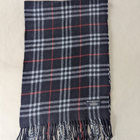Burberry Unisex Winter Scarf Blue – 100% Lambswool Check – Used – Stylish Wrap. - Picture 6 of 8